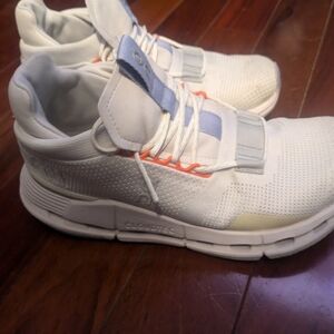 ON Cloud Running shoes